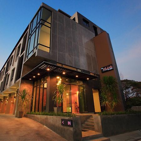 The Plubpla Serviced Apartment Банкок Екстериор снимка