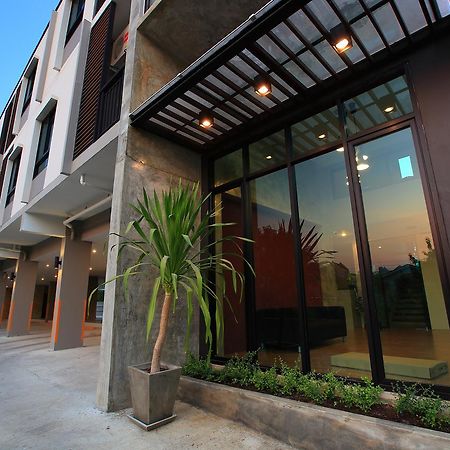 The Plubpla Serviced Apartment Банкок Екстериор снимка