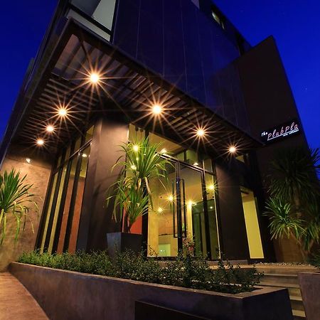 The Plubpla Serviced Apartment Банкок Екстериор снимка