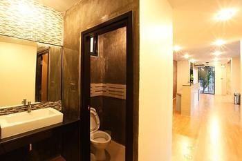 The Plubpla Serviced Apartment Банкок Екстериор снимка